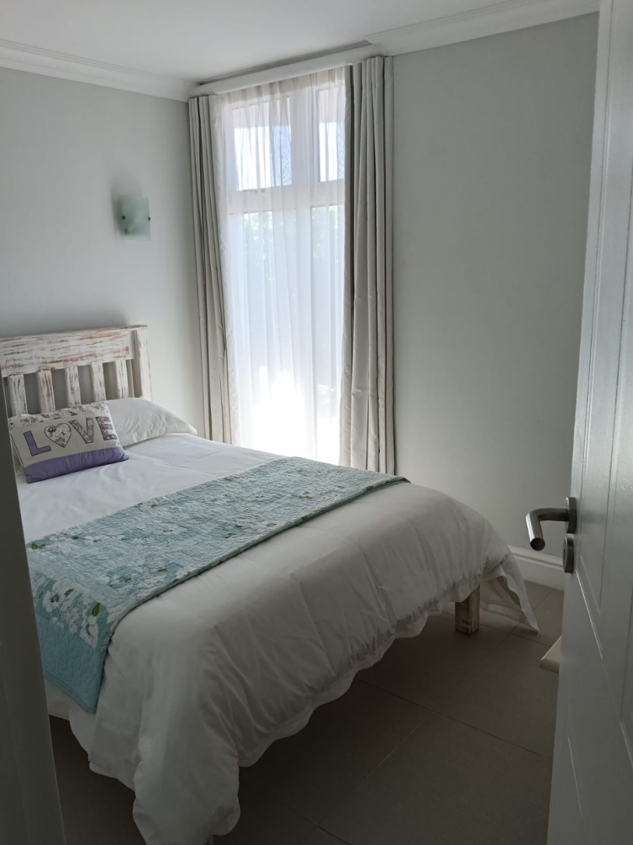 6 Bedroom Property for Sale in Wavecrest Eastern Cape